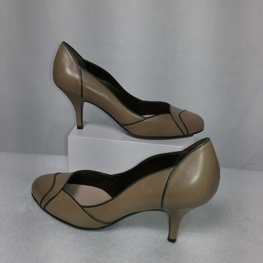 Salvatore Ferragamo women's pump shoe size 5 1/2